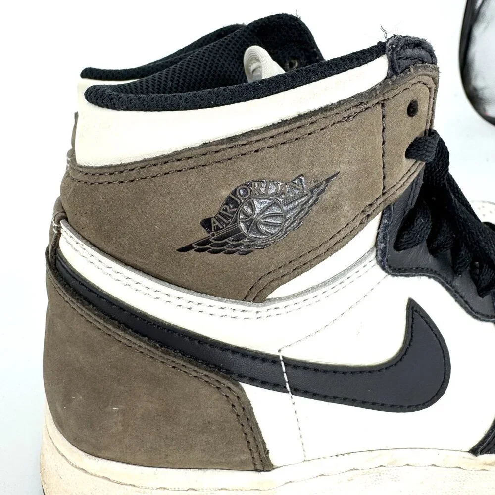 Nike Air Jordan‎ 1 Retro High OG Dark Mocha Size 6.5 Youth / 8 Women's